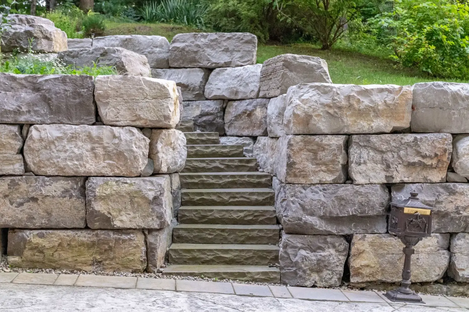 Retaining wall repair service
